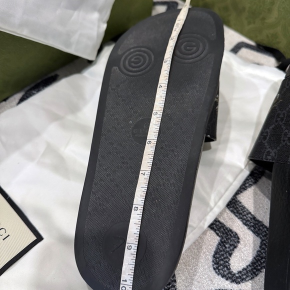 *SOLD* Gucci Men's GG Supreme Black Tiger Slide Sandals *Authentic* - Picture 3 of 6